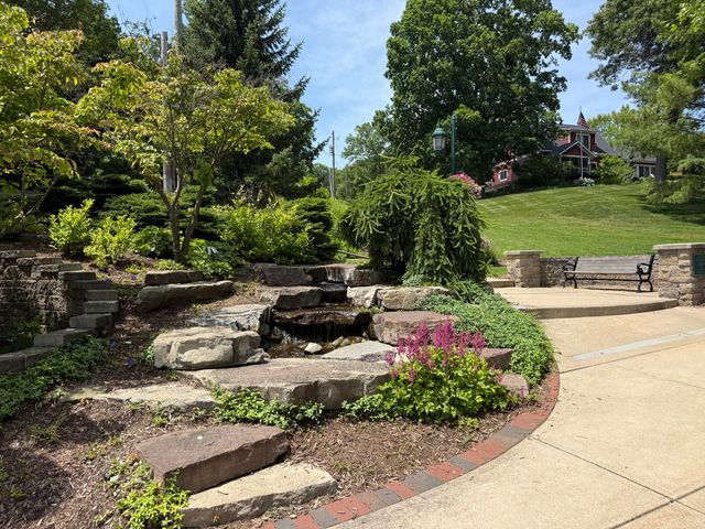 8507 Courtland Drive NE 4, Rockford, MI 49341