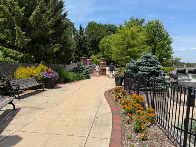 8507 Courtland Drive NE 4, Rockford, MI 49341