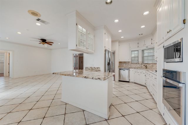 614 Portofino Drive, Arlington, TX 76012