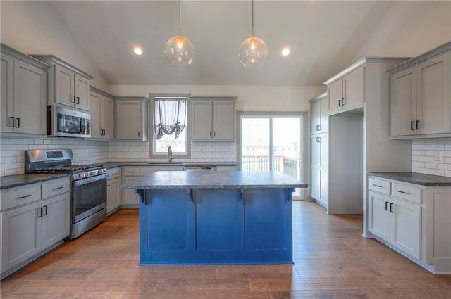 1632 N 157th Lane, Basehor, KS 66007