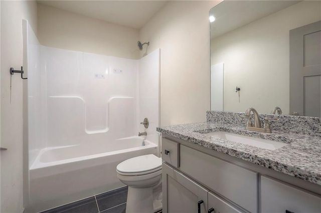 1632 N 157th Lane, Basehor, KS 66007