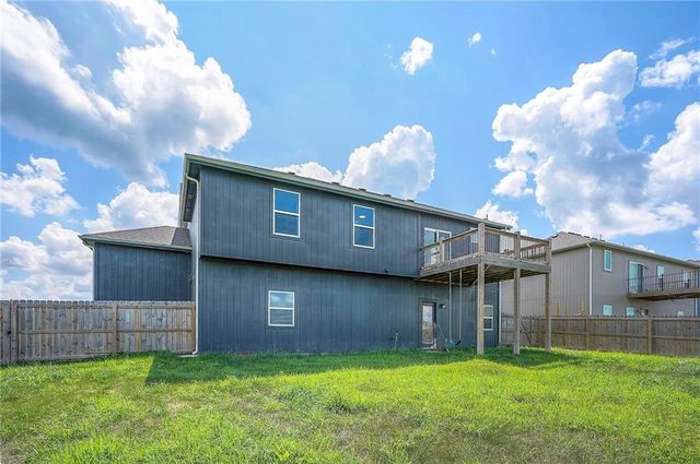 1632 N 157th Lane, Basehor, KS 66007