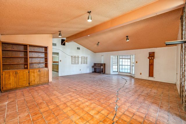 208 E St, Eldorado, TX 76936