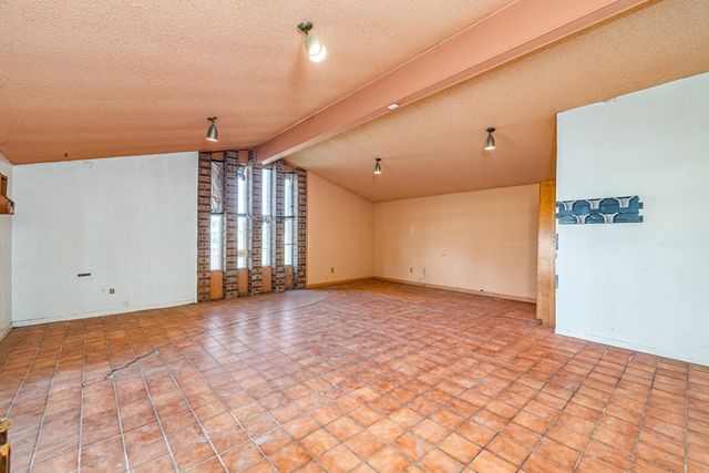 208 E St, Eldorado, TX 76936