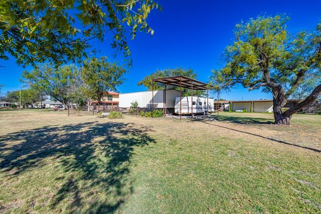 208 E St, Eldorado, TX 76936