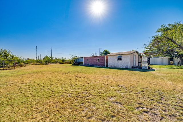 208 E St, Eldorado, TX 76936