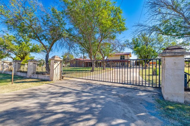 208 E St, Eldorado, TX 76936