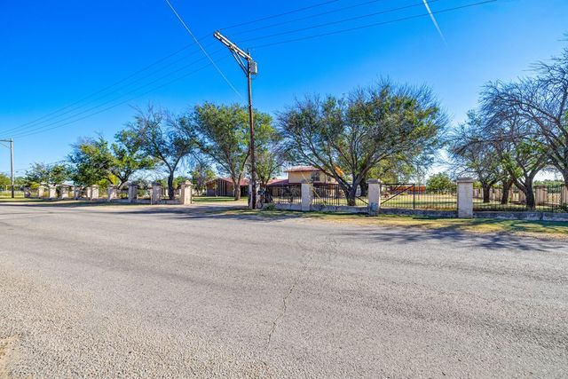 208 E St, Eldorado, TX 76936