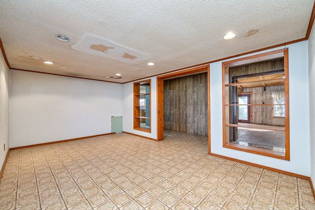 208 E St, Eldorado, TX 76936