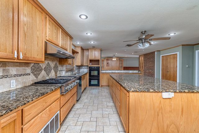 208 E St, Eldorado, TX 76936