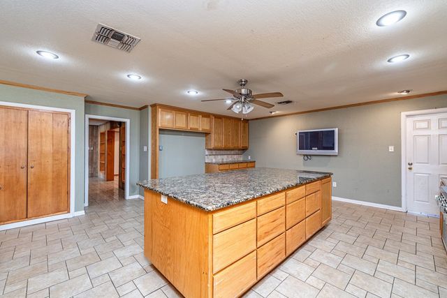 208 E St, Eldorado, TX 76936