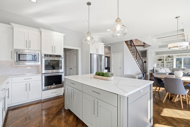 28 Pinnacle Court, Naperville, IL 60565