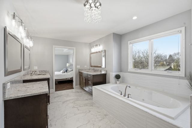 28 Pinnacle Court, Naperville, IL 60565