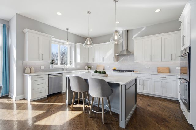 28 Pinnacle Court, Naperville, IL 60565