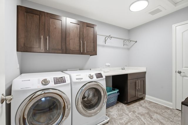 28 Pinnacle Court, Naperville, IL 60565