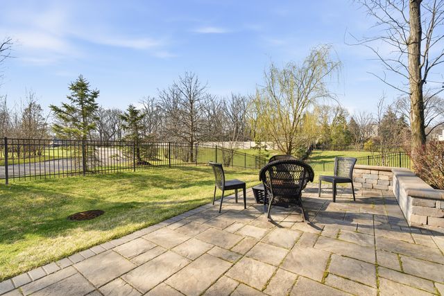 28 Pinnacle Court, Naperville, IL 60565