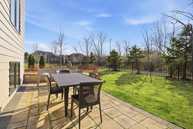 28 Pinnacle Court, Naperville, IL 60565