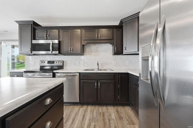 735 W Hamilton Road, Fort Wayne, IN 46814
