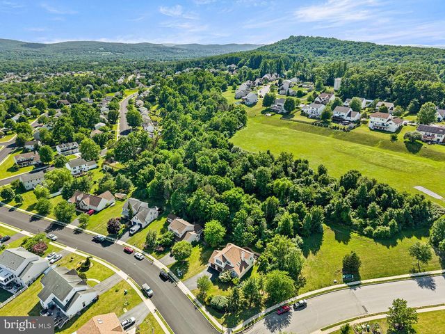 309 CAMERON DR, Douglassville, PA 19518