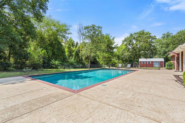 17681 Huckleberry Circle, Lindale, TX 75771