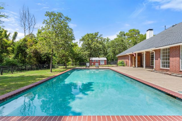 17681 Huckleberry Circle, Lindale, TX 75771