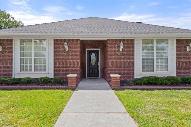 17681 Huckleberry Circle, Lindale, TX 75771