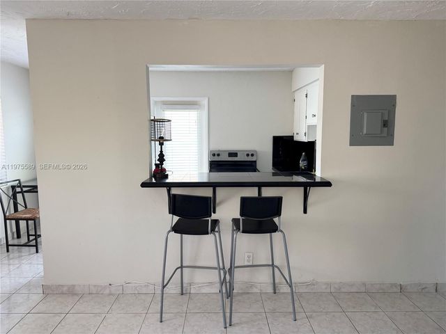 816 NE 10th St 1, Hallandale Beach, FL 33009