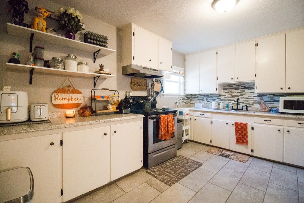 Image 4 of property listing at 213 N Van Buren St, San Angelo, TX 76901