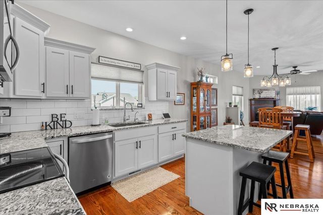 6104 S 97th Street, Lincoln, NE 68526