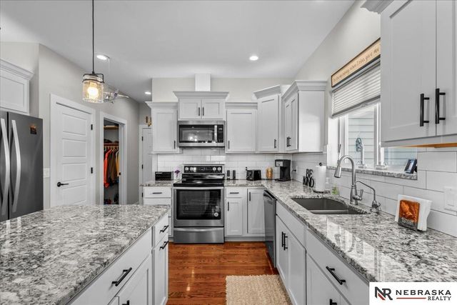 6104 S 97th Street, Lincoln, NE 68526