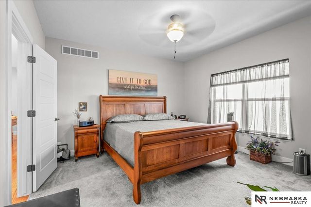 6104 S 97th Street, Lincoln, NE 68526