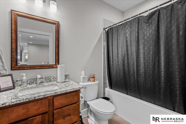 6104 S 97th Street, Lincoln, NE 68526