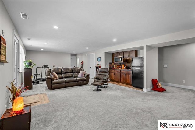 6104 S 97th Street, Lincoln, NE 68526
