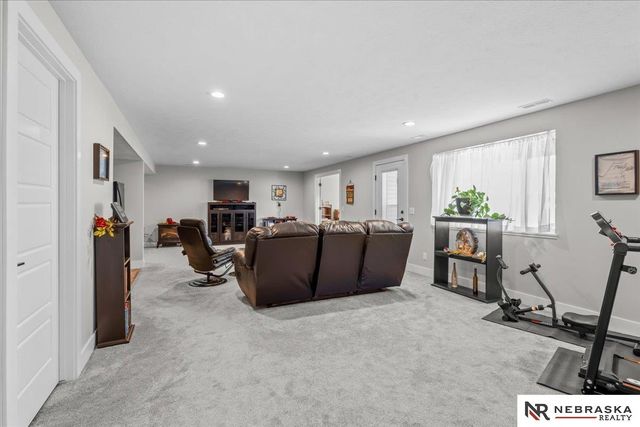 6104 S 97th Street, Lincoln, NE 68526