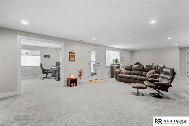 6104 S 97th Street, Lincoln, NE 68526