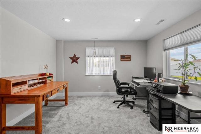 6104 S 97th Street, Lincoln, NE 68526