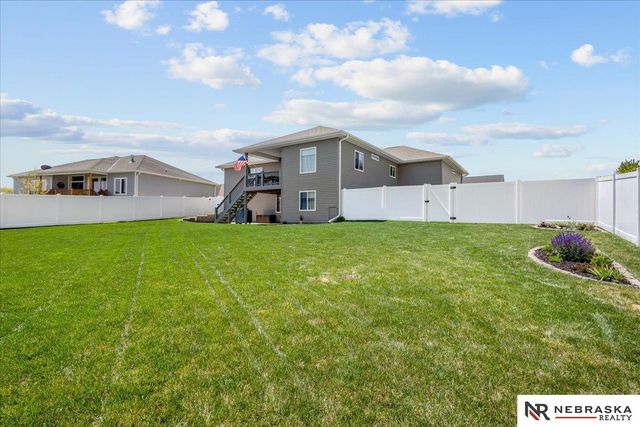 6104 S 97th Street, Lincoln, NE 68526