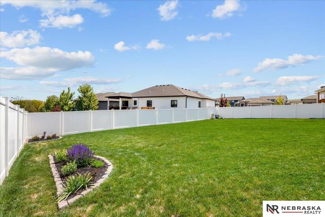6104 S 97th Street, Lincoln, NE 68526