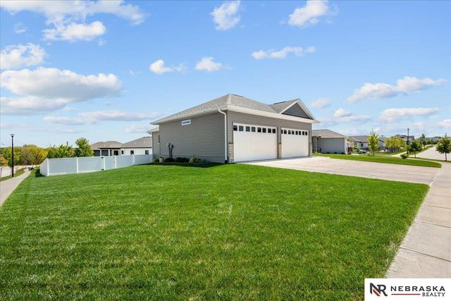 6104 S 97th Street, Lincoln, NE 68526