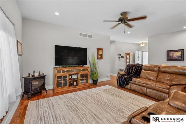 6104 S 97th Street, Lincoln, NE 68526