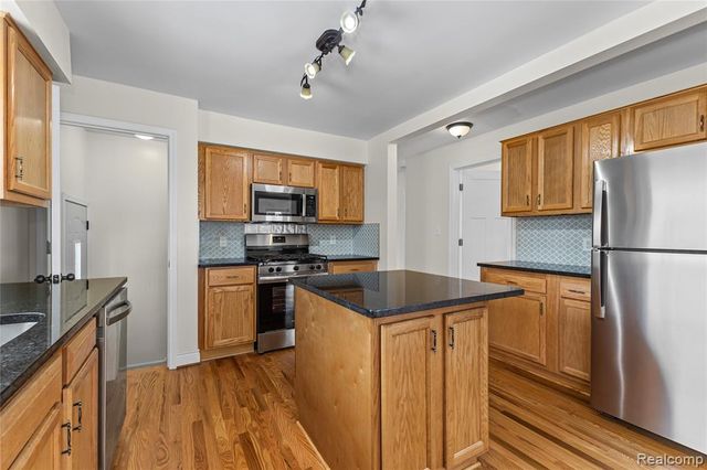 22404 Ridgeway Street, Saint Clair Shores, MI 48080