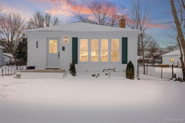 22404 Ridgeway Street, Saint Clair Shores, MI 48080