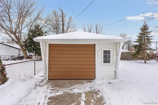 22404 Ridgeway Street, Saint Clair Shores, MI 48080