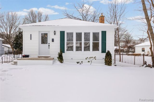 22404 Ridgeway Street, Saint Clair Shores, MI 48080