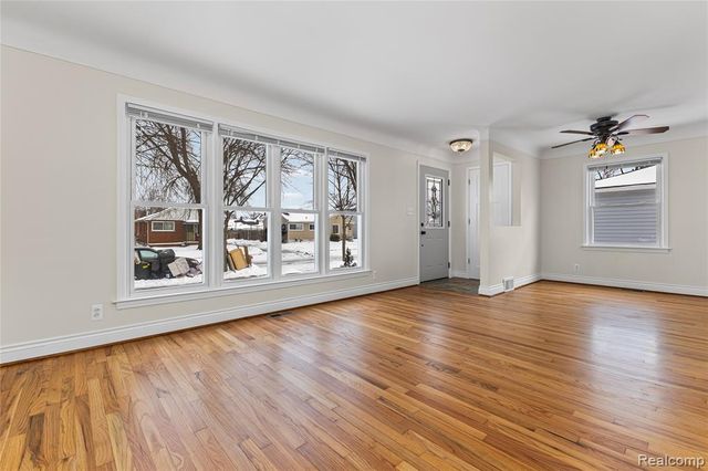 22404 Ridgeway Street, Saint Clair Shores, MI 48080