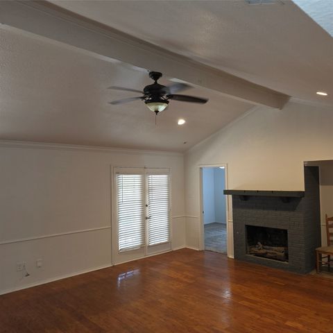 5525 Parliament Drive, Arlington, TX 76017