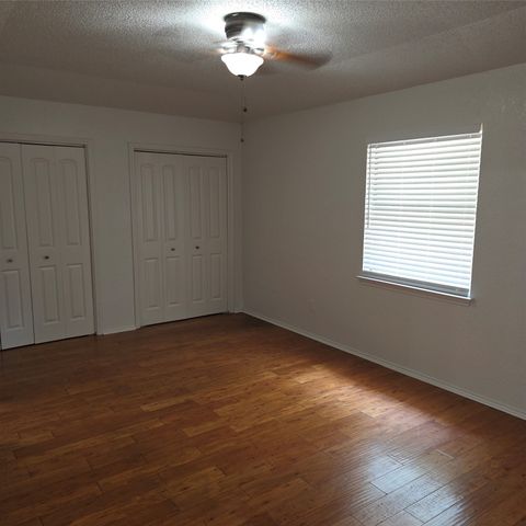 5525 Parliament Drive, Arlington, TX 76017