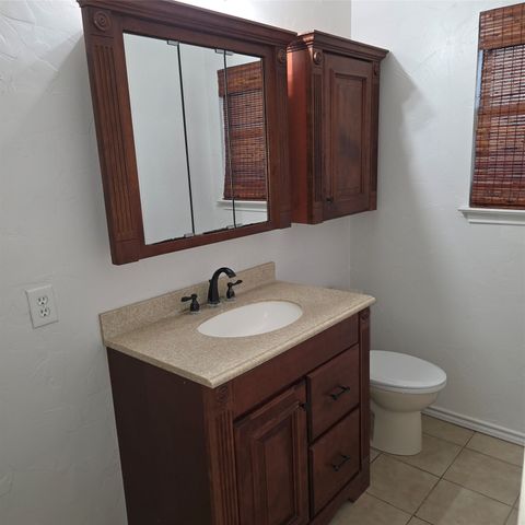 5525 Parliament Drive, Arlington, TX 76017