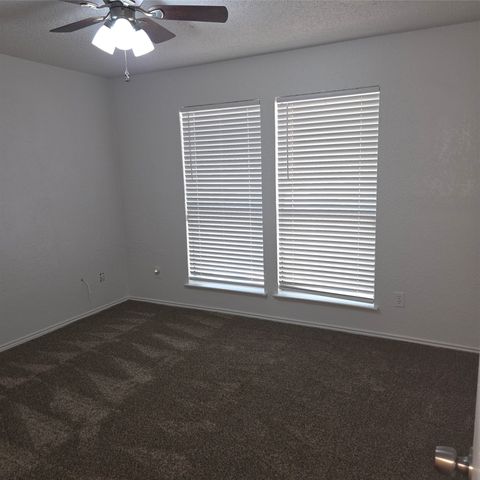5525 Parliament Drive, Arlington, TX 76017