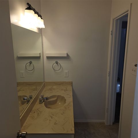 5525 Parliament Drive, Arlington, TX 76017